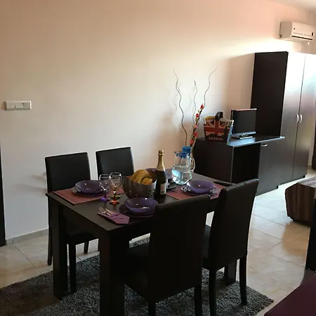 Konukevi Salt Ahyolu